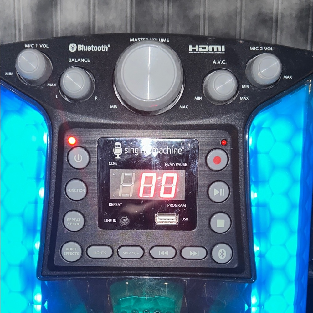 Singing Karaoke Machine - Picture 4 of 7